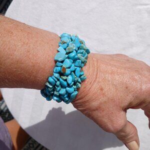 TURQUOISE CHIP 6-STRAND BRACELET